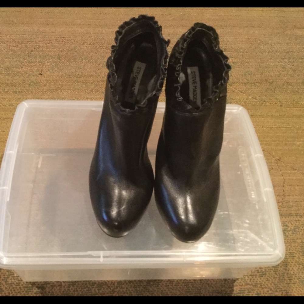 Steve Madden ankle boot..